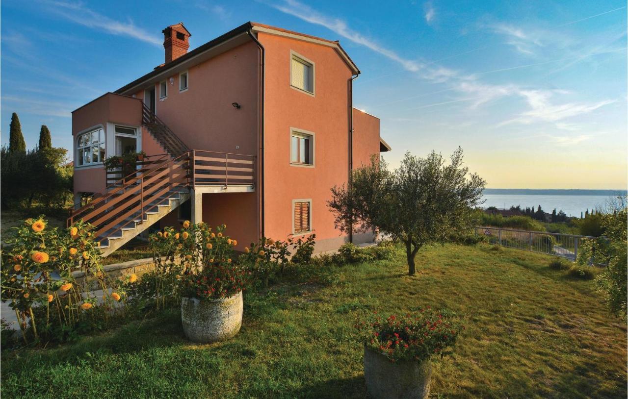 2 Bedroom Amazing Apartment In Portoroz Bagian luar foto