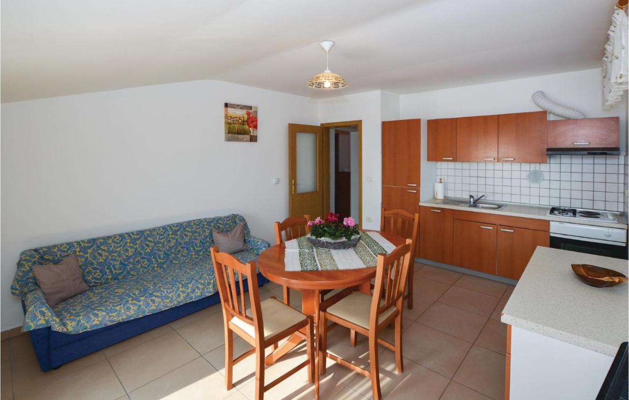 2 Bedroom Amazing Apartment In Portoroz Bagian luar foto