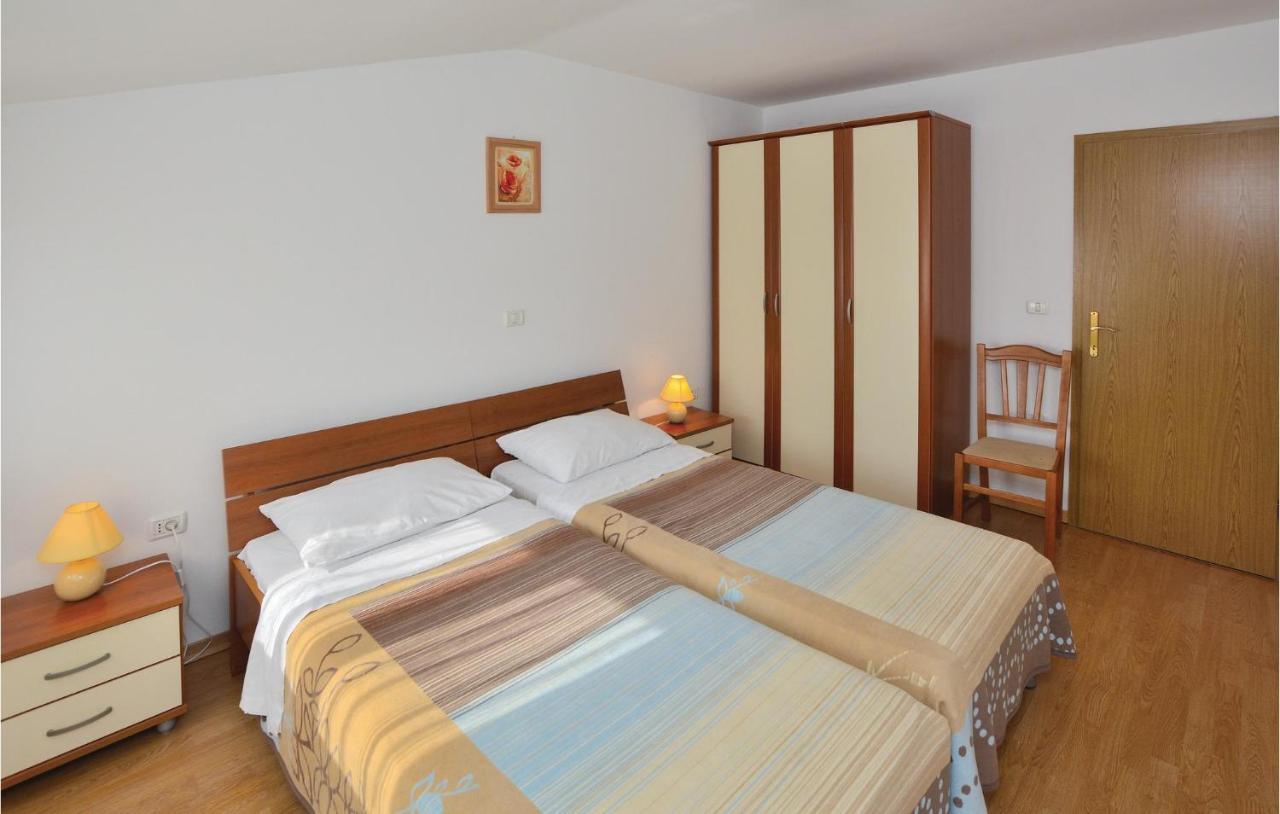 2 Bedroom Amazing Apartment In Portoroz Bagian luar foto
